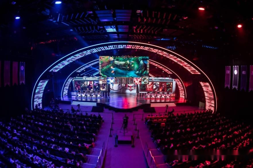 她始终把眼 她始终把眼